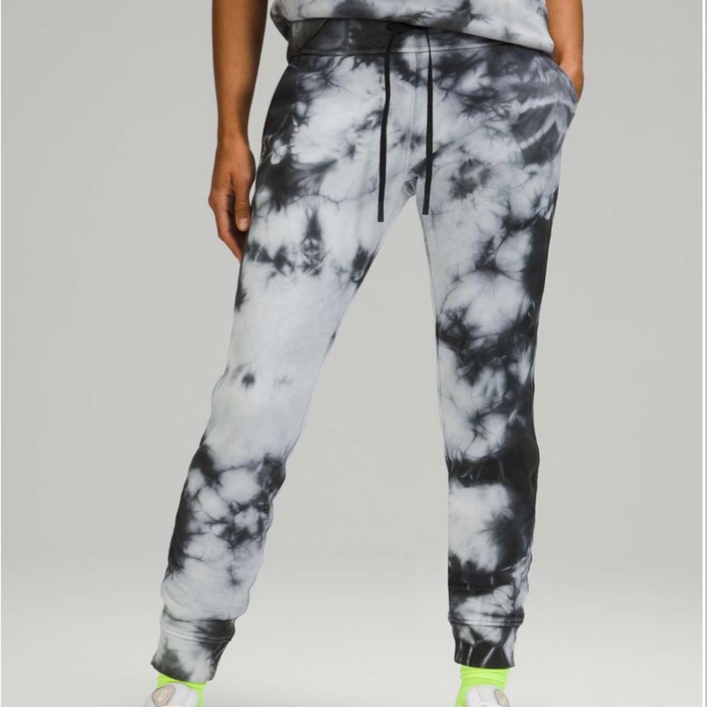Lululemon Athletica warm down jogger (Size:4, Color: Earth Dye)